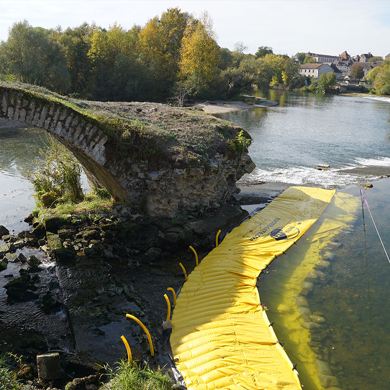 Batardeau souple Water-Gate©. Travaux rivière. Rénovation Pont sur le Doubs. Dole