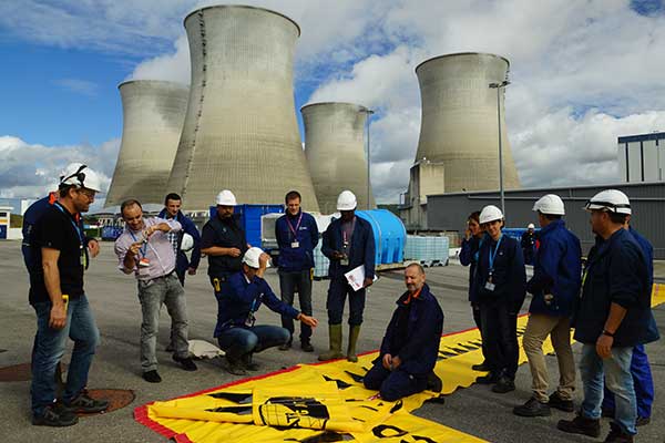 MegaSecur.Europe réalise des formations WaterGate in-situ pour les équipes opérationnelles. EDF site du Bugey Formation des équipes EDF sur la protection anti inondation WaterGate