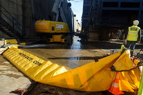 Barrages souples autobloquants Water-Gate© pour la rétention d'urgence contre les pollutions liquides