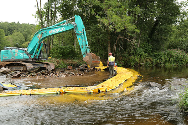 Chantier rivière enfouissement grue Batardeau Water-Gate